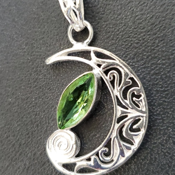 New Tsavorite Silver Crescent Moon Pendant. - Picture 12 of 15
